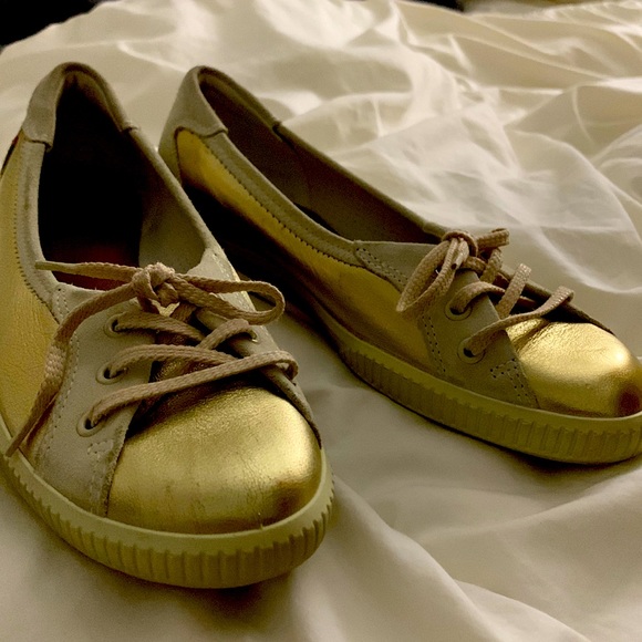 Take me with you! Cute ecco gold and cream leather sneakers size 37 - Picture 1 of 8